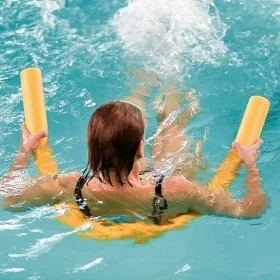 Bagheta Din Spuma Aquagym Lungime 1200 mm, Diametru 70 mm, Material Spuma, Culoare Gama Variata, Compatibil Conector Nu-Sport...