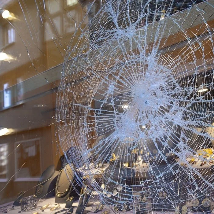 Folie De Securitate Aspect Transparent, Lungime 5 m, Latime 1.52 m, Grosime 120 my, Aplicatie Interior-Folie De Securitate Si...