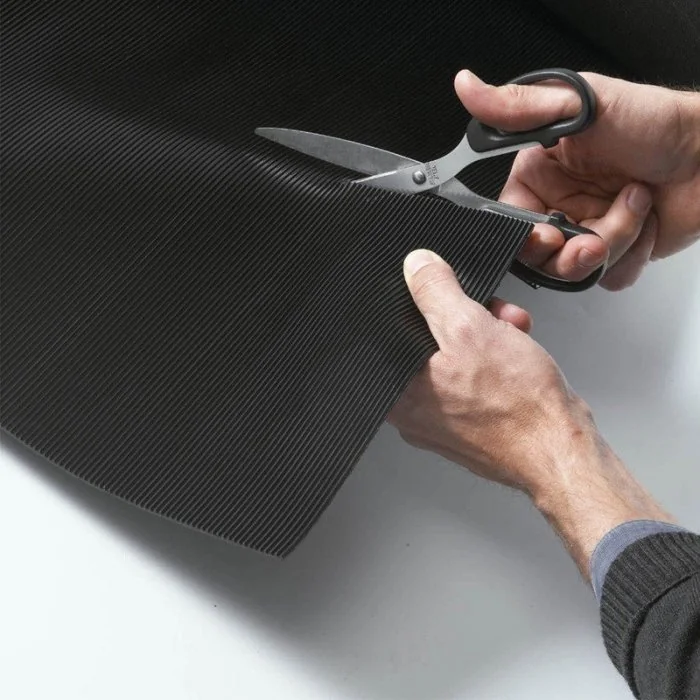 Banda Adeziva Antialunecare Cu Nervuri Lungime 18.3 m, Latime 100 mm, Culoare Negru, Buc / Pachet 10-Benzi Adezive Antialunecare