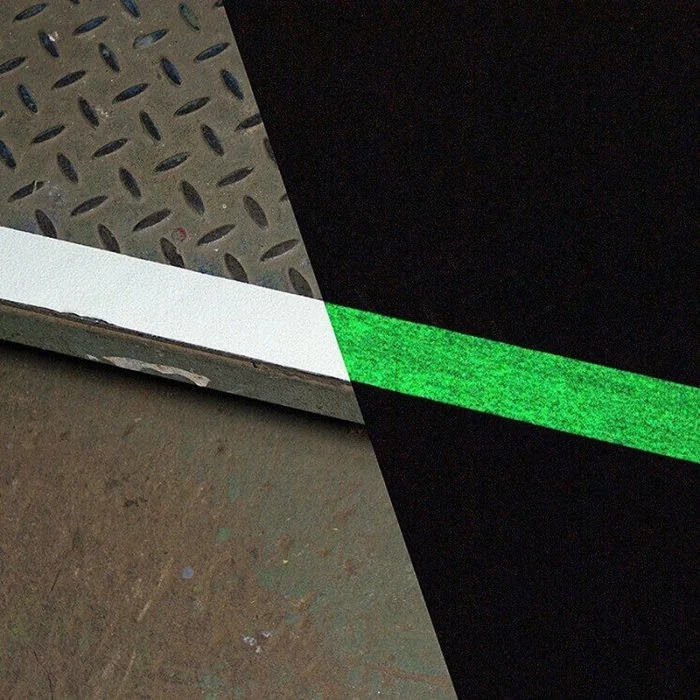 Banda Adeziva Antialunecare Fluorescenta Lungime 18.3 m, Latime 50 mm, Culoare Fluorescent, Tip Standard, Buc / Pachet 10-Ben...